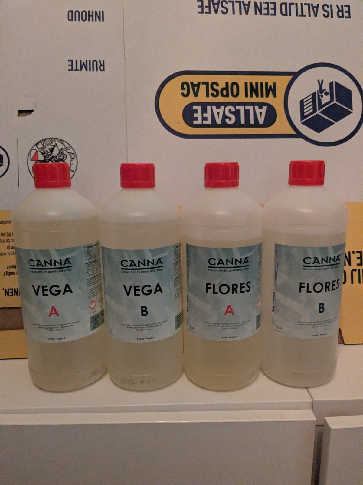 Canna Flores A+B en Canna Vega A+B - 4x 1L Voeding, Ophalen of Verzenden, Nieuw