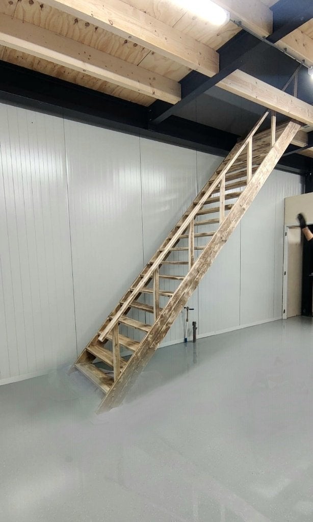 Trap rechte steektrap 350cm hoog leuning vurenhout, Doe-het-zelf en Verbouw, Ladders en Trappen, Ophalen, Nieuw, Trap, 2 tot 4 meter