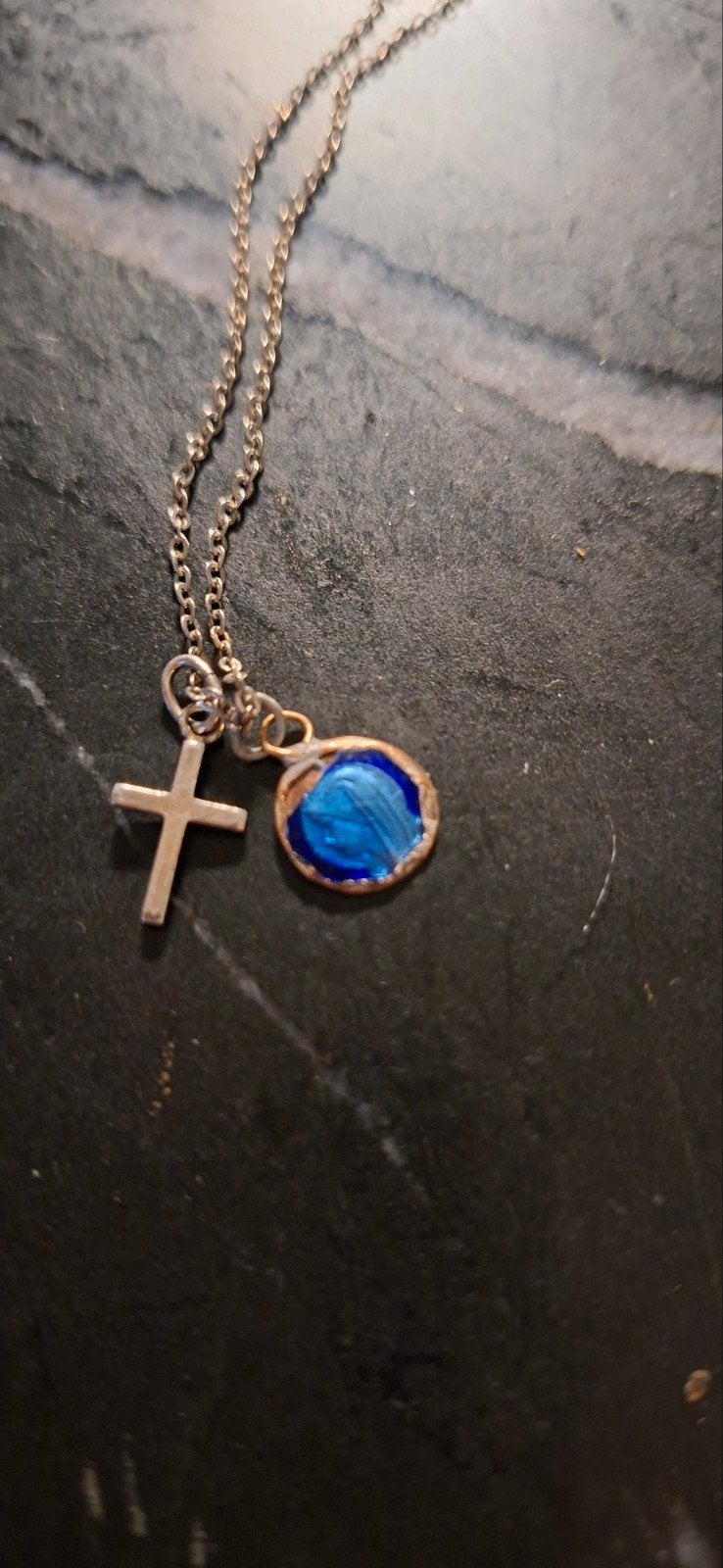 Zilver ketting met kruisje en blauwe madonna hanger, Sieraden, Tassen en Uiterlijk, Met hanger, Gebruikt, Ophalen of Verzenden