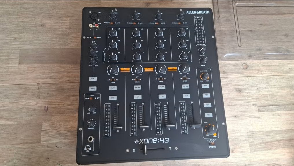 Allen & Heath Xone:43 + Decksaver – zeer goede staat Te koop, Muziek en Instrumenten, Ophalen, Zo goed als nieuw, Minder dan 5 kanalen