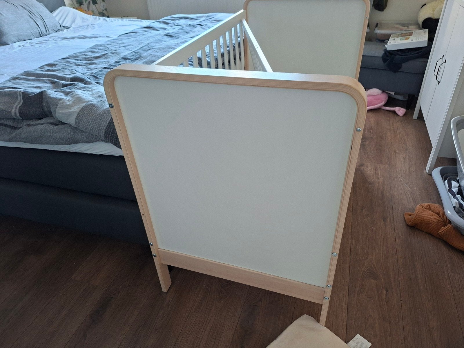 Ikea ÄLSKVÄRD Baby-/peuterbedje met matras, Ophalen, Zo goed als nieuw, Ledikant
