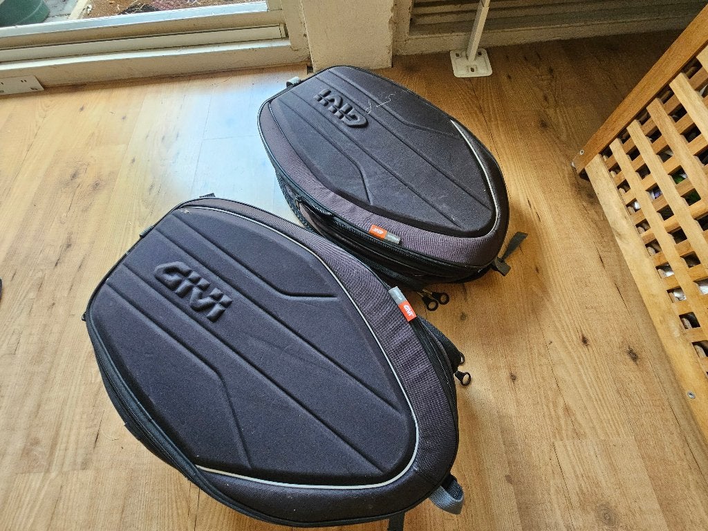 Givi EA100B uitklapbare motor zadeltassen met hoezen, Motoren, Ophalen of Verzenden, Gebruikt