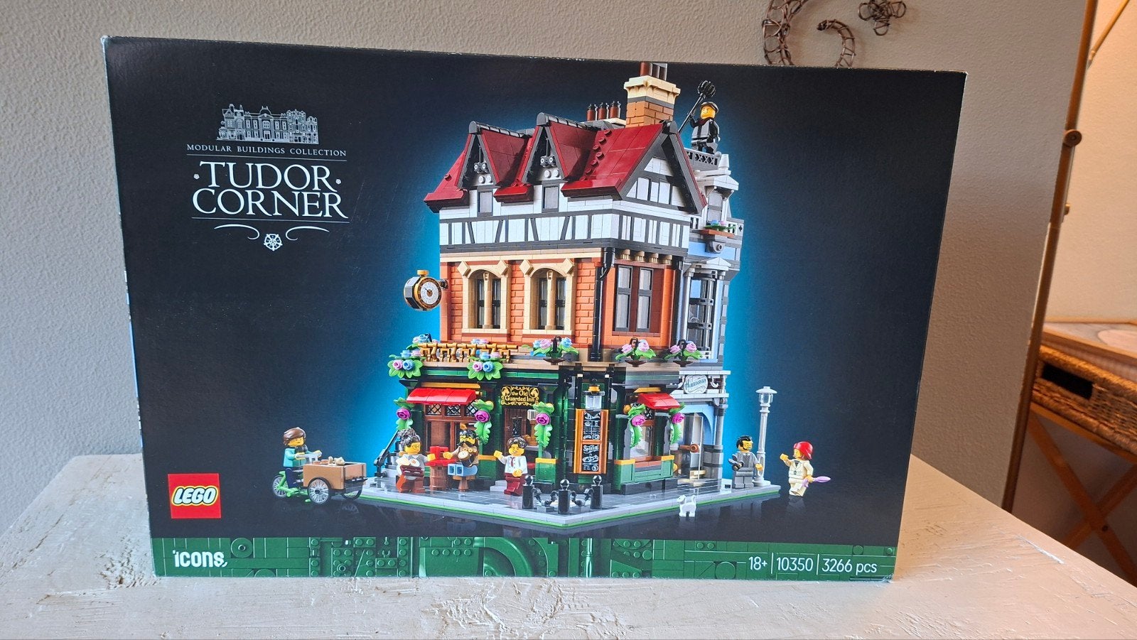 LEGO Icons 10350 - Hoekpand in tudorstijl  Tudor Corner ZGAN, Lego, Ophalen of Verzenden, Zo goed als nieuw, Compleet