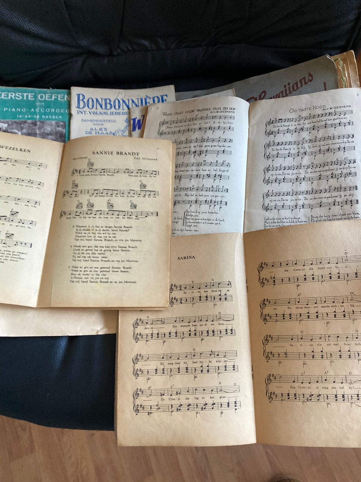 Retro bladmuziek jaren ‘40 voor gitaar en accordeon, Muziek en Instrumenten, Bladmuziek, Ophalen