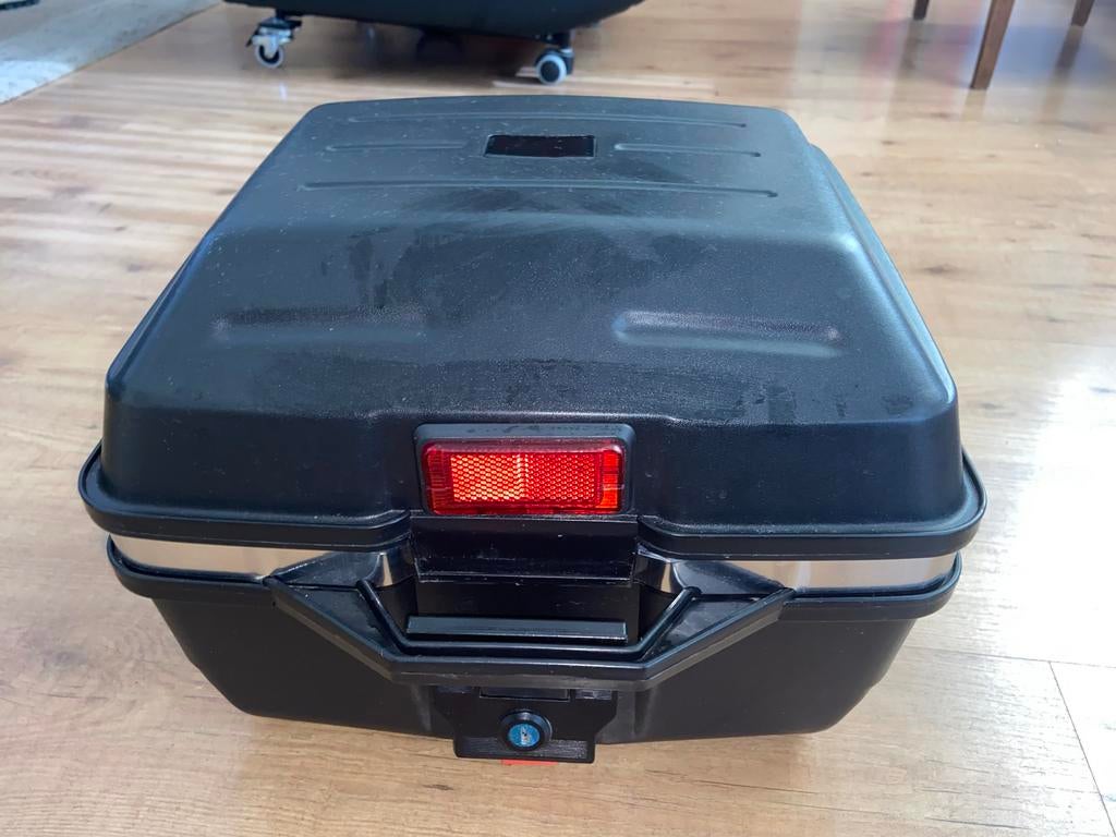 Helmkoffer motor/scooter - 39x28x30 cm - Goede staat, Ophalen, Gebruikt