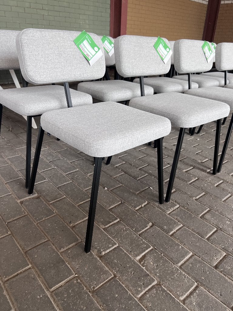 Studio Henk Ode Eetkamerstoel Orion steel | Van €429, nu, Studio Henk, Nieuw, Ophalen of Verzenden, Studio Henk