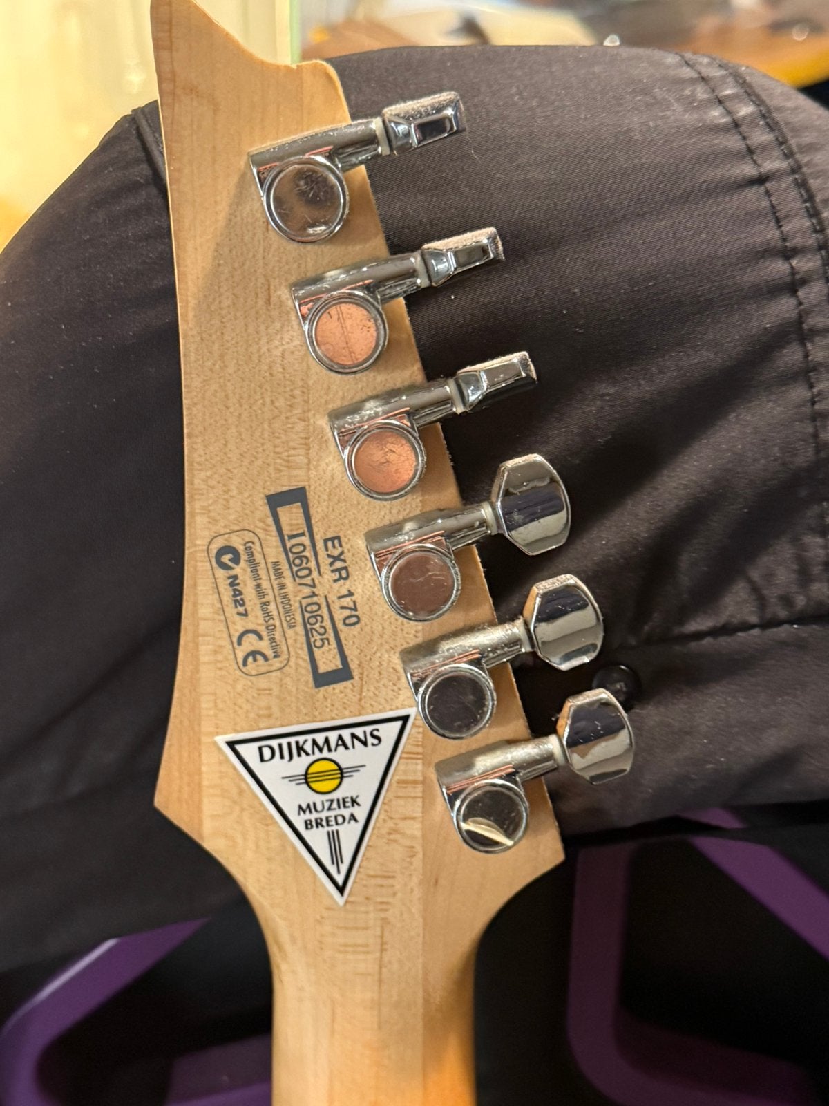 Elektronische gitaar ibanez zonder snaren