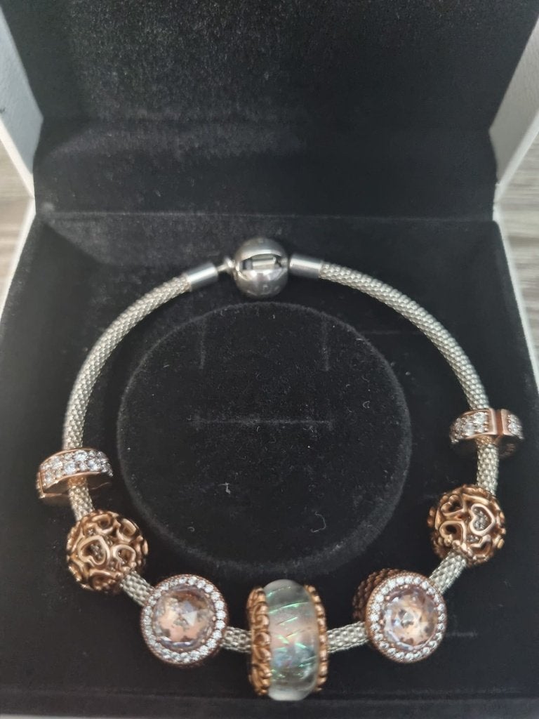 Pandora zilveren bangle met 6 roségouden bedels, Ophalen of Verzenden, Zo goed als nieuw, Met bedels of kralen, Zilver