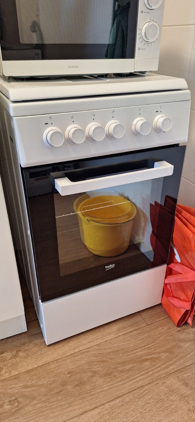 Beko Vrijstaand Elektrisch Fornuis met Oven, Witgoed en Apparatuur, Ophalen, Gebruikt, 60 cm of meer, 4 kookzones