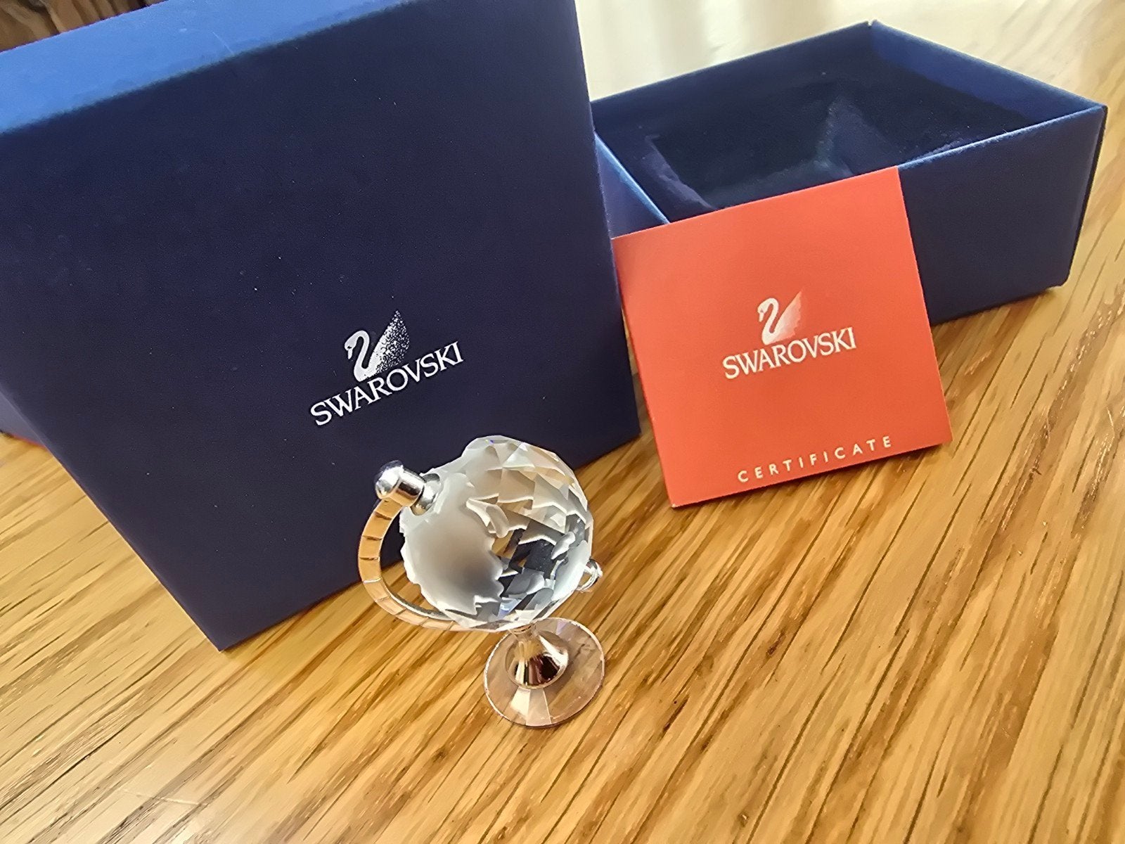 Swarovski Kristallen Wereldbol met Certificaat, Verzamelen, Swarovski, Ophalen of Verzenden, Zo goed als nieuw, Figuurtje
