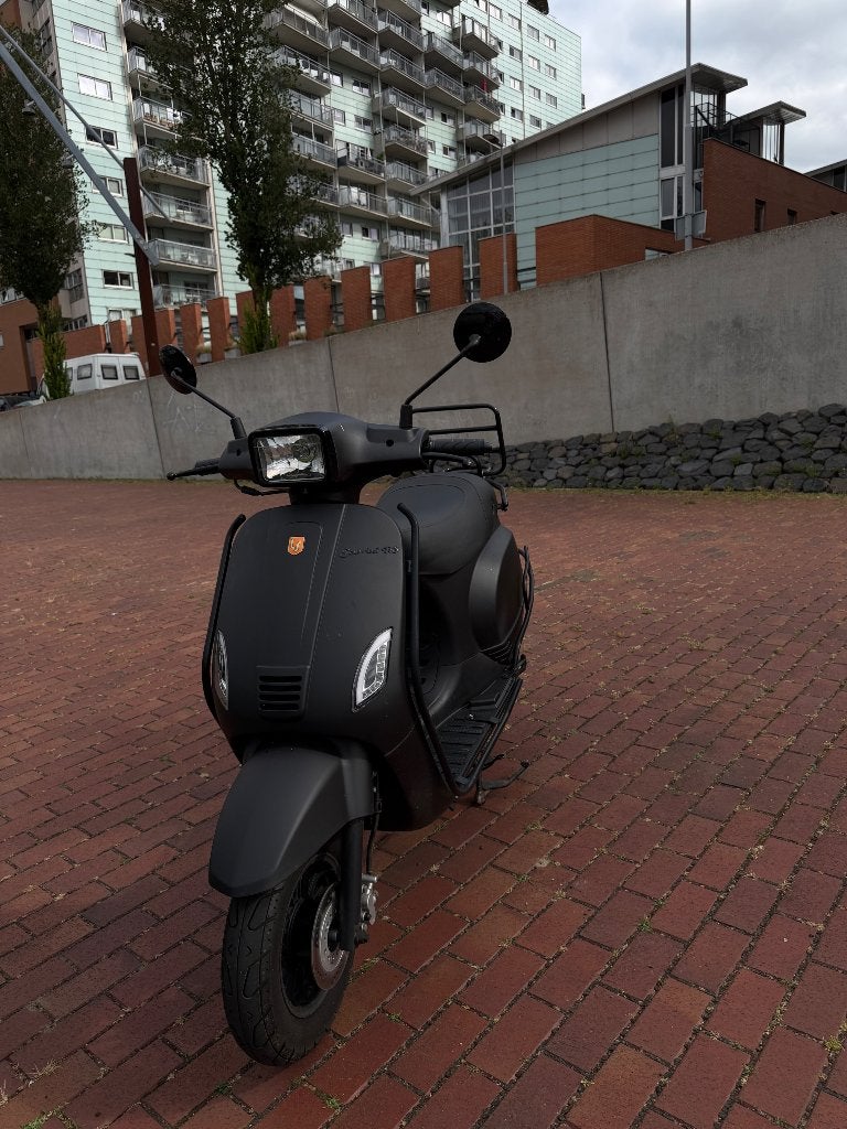 La Souris sourini Rs mat zwart 45km/u, Fietsen en Brommers, Gebruikt, Benzine, Ophalen, Overige merken