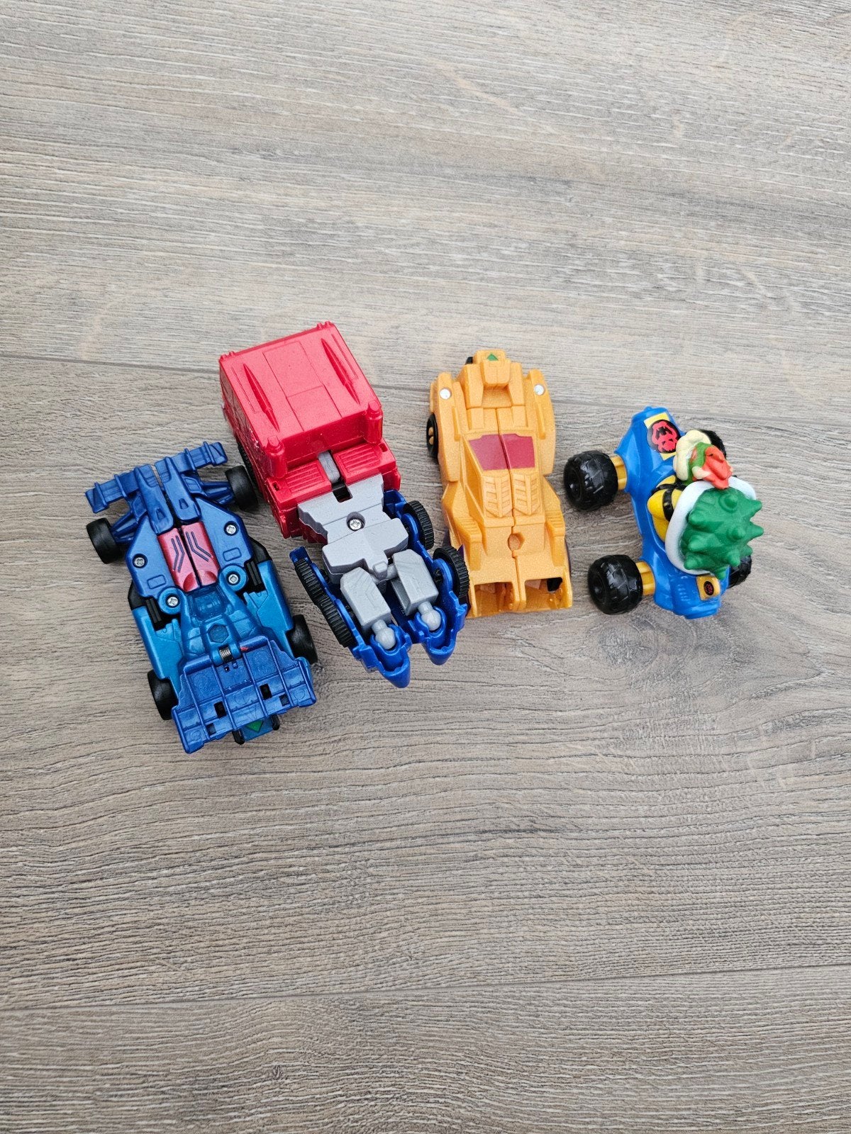 Set van 4 speelgoedauto's: Transformers en Mario Kart, Ophalen of Verzenden, Gebruikt