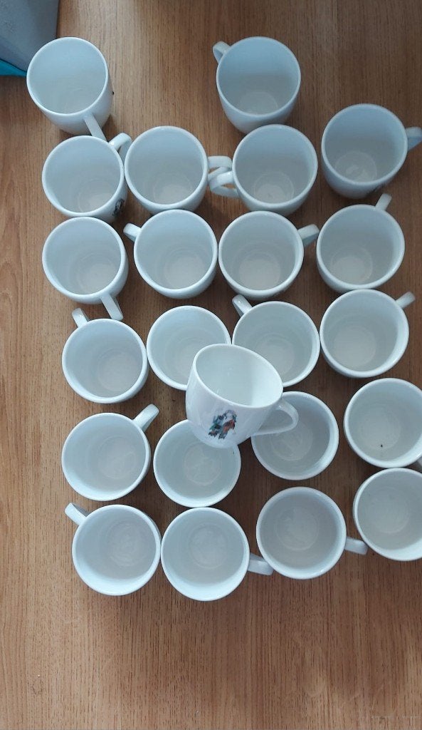 Partij witte kopjes met opdruk, Ophalen, Nieuw, Overige stijlen, Kop(pen) en/of Schotel(s)