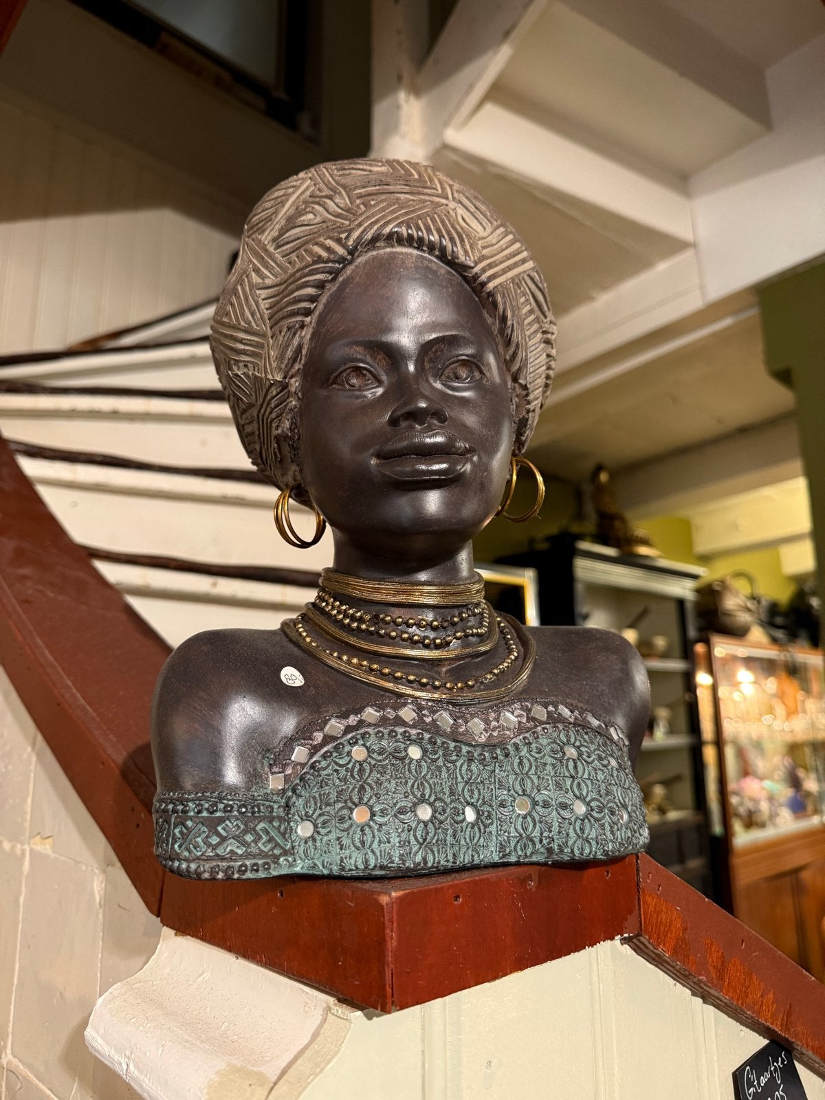 Prachtige Afrikaanse Buste - Vrouw met Hoofddoek en Sieraden, Ophalen, Buste, Handgemaakt, 20 - 50 cm
