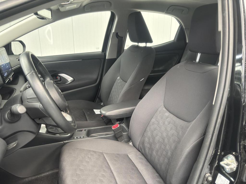 Toyota Yaris 1.5 Hybrid 115 Active, Gebruikt, Bedrijf, 26 km/l, Hybride Elektrisch/Benzine