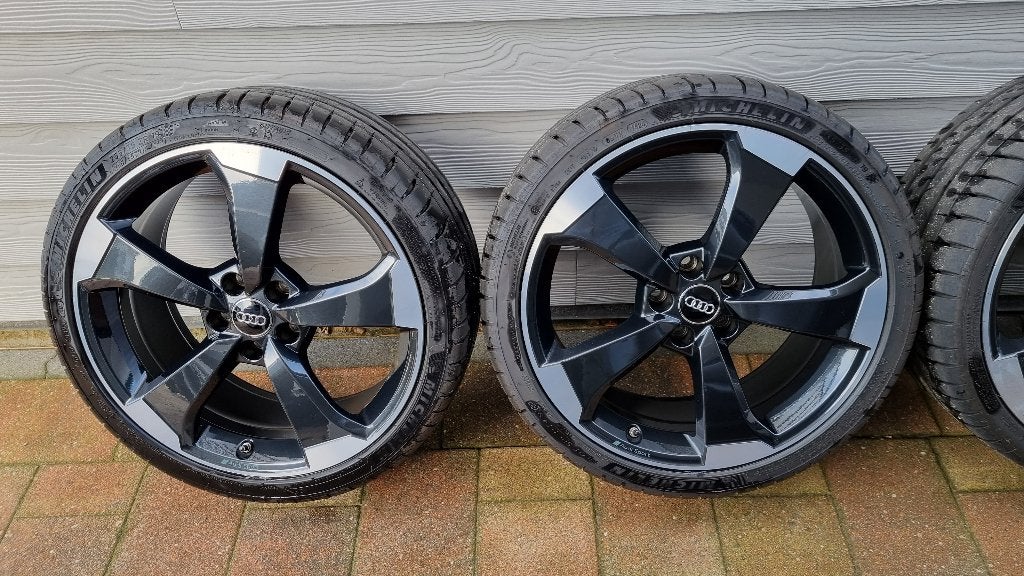Audi RS3 19 inch OEM rotor velgen breedset zgan zomerbanden, Auto-onderdelen, Ophalen, Gebruikt, Seat