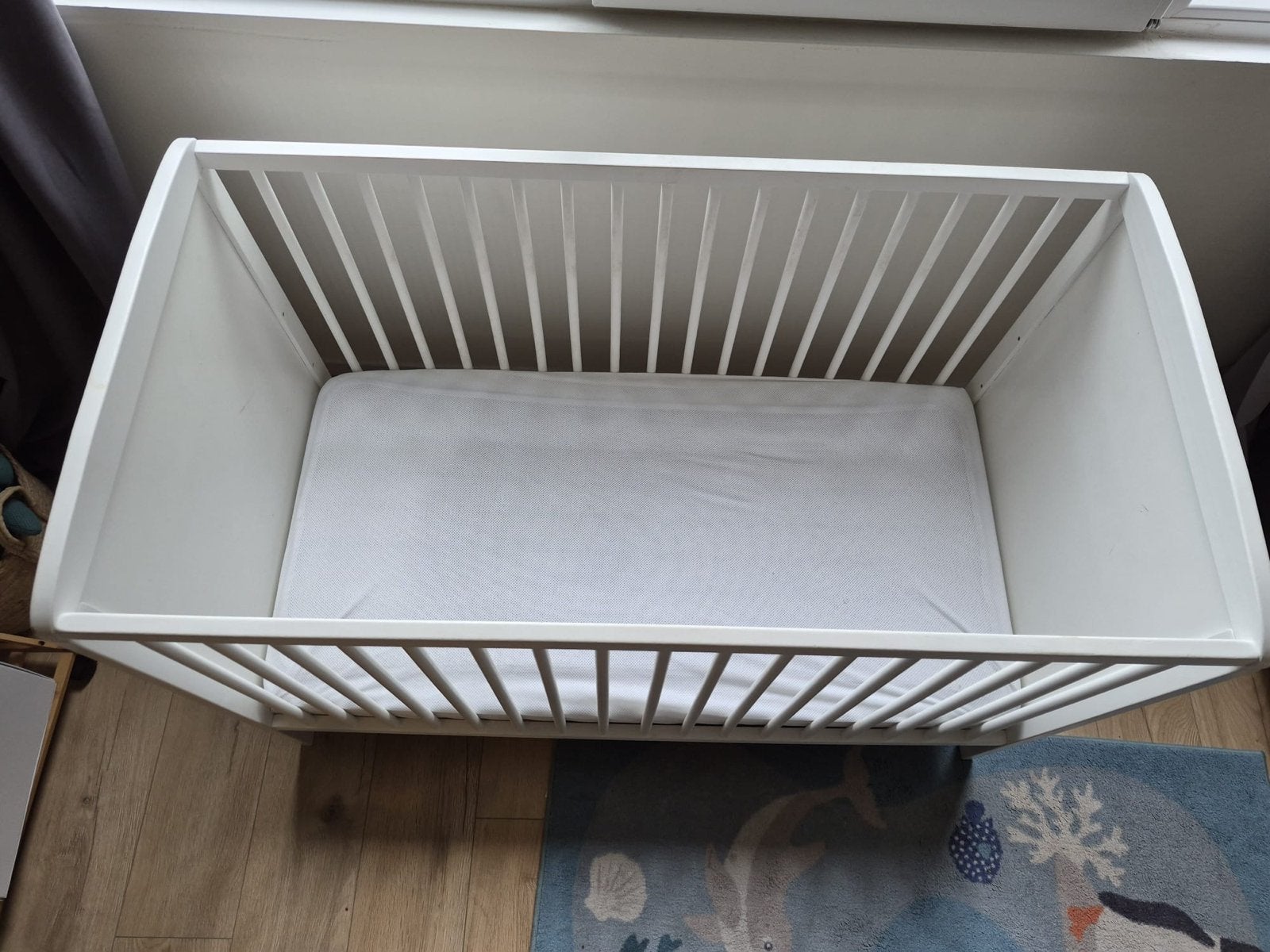 Wit ledikant met Aerosleep matras en topper, Kinderen en Baby's, Babywiegjes en Ledikanten, Ophalen of Verzenden, Zo goed als nieuw