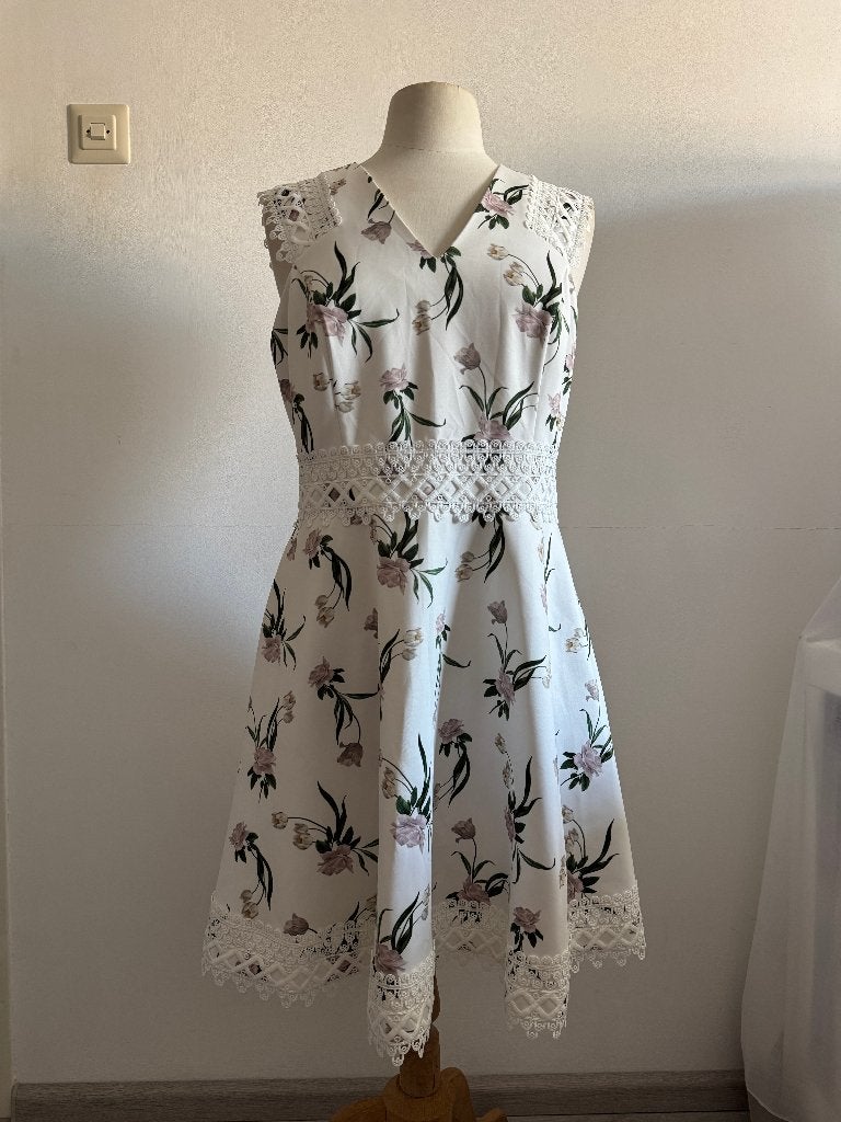 Ted Baker "Nolla" Bloemenjurk met Kant Maat 4 EU 40/42 L/XL, Meerkleurig, Maat 42/44 (L), Ophalen of Verzenden, Zo goed als nieuw