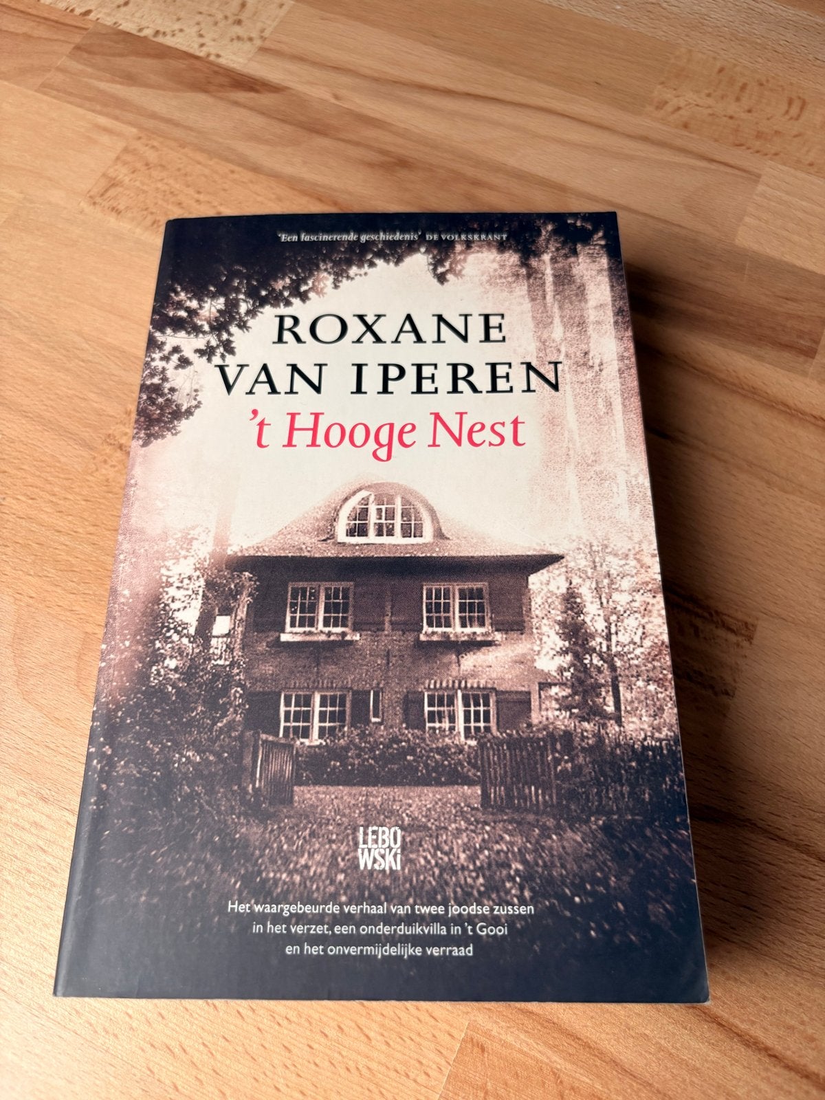Roxane van Iperen - 't Hooge Nest (Paperback), Ophalen of Verzenden, Zo goed als nieuw, Nederland