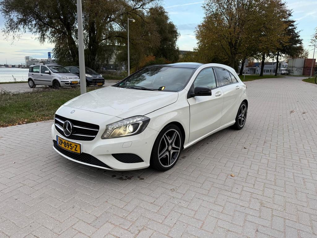 Mercedes-Benz A-Klasse AMG A180 1.6 PANO|Blind Spot|Camera, Auto's, Mercedes-Benz, Voorwielaandrijving, 1595 cc, 1200 kg, Handgeschakeld