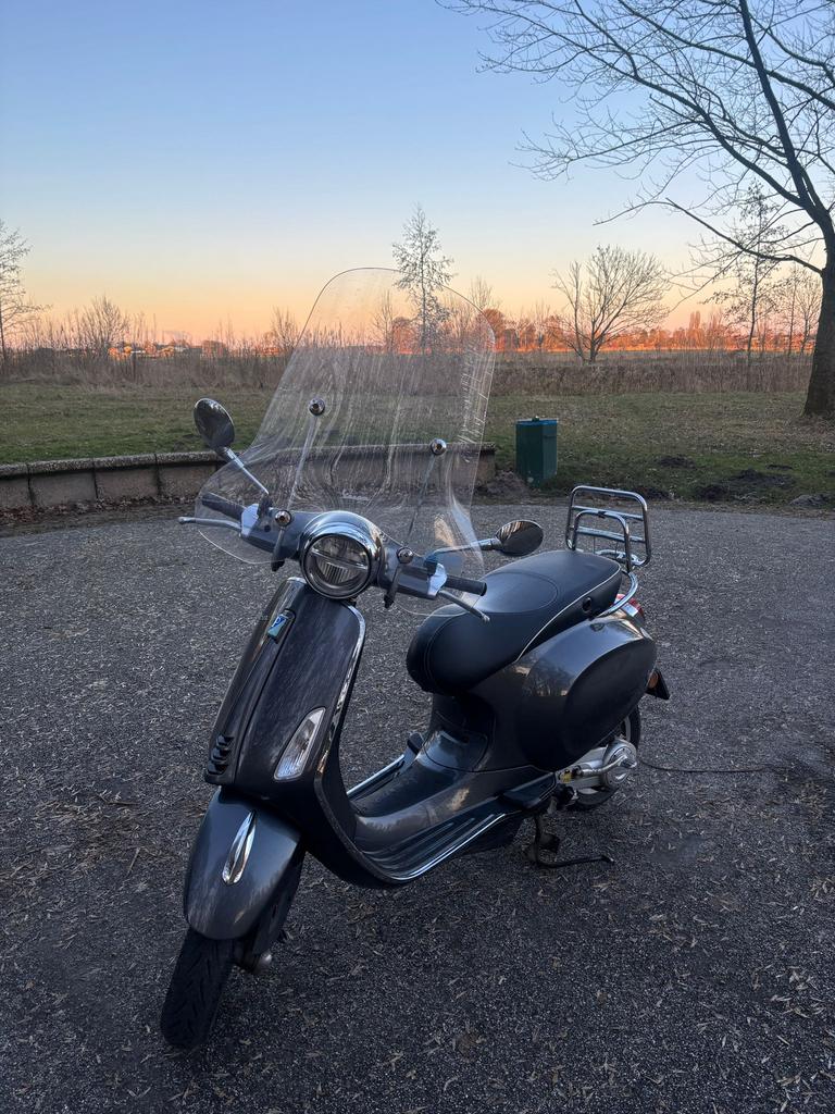Vespa primavera donkergrijs metallic, Ophalen