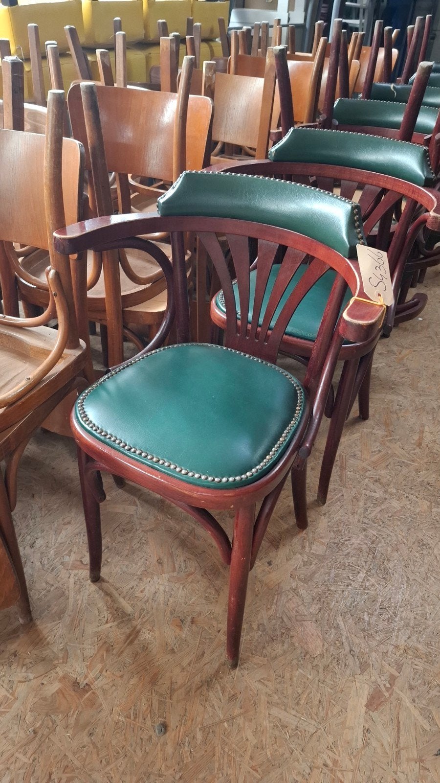 10 thonet cafe bistro stoelen nails + statafel en krukken, Gebruikt, Bruin, Ophalen of Verzenden, Vijf, Zes of meer stoelen