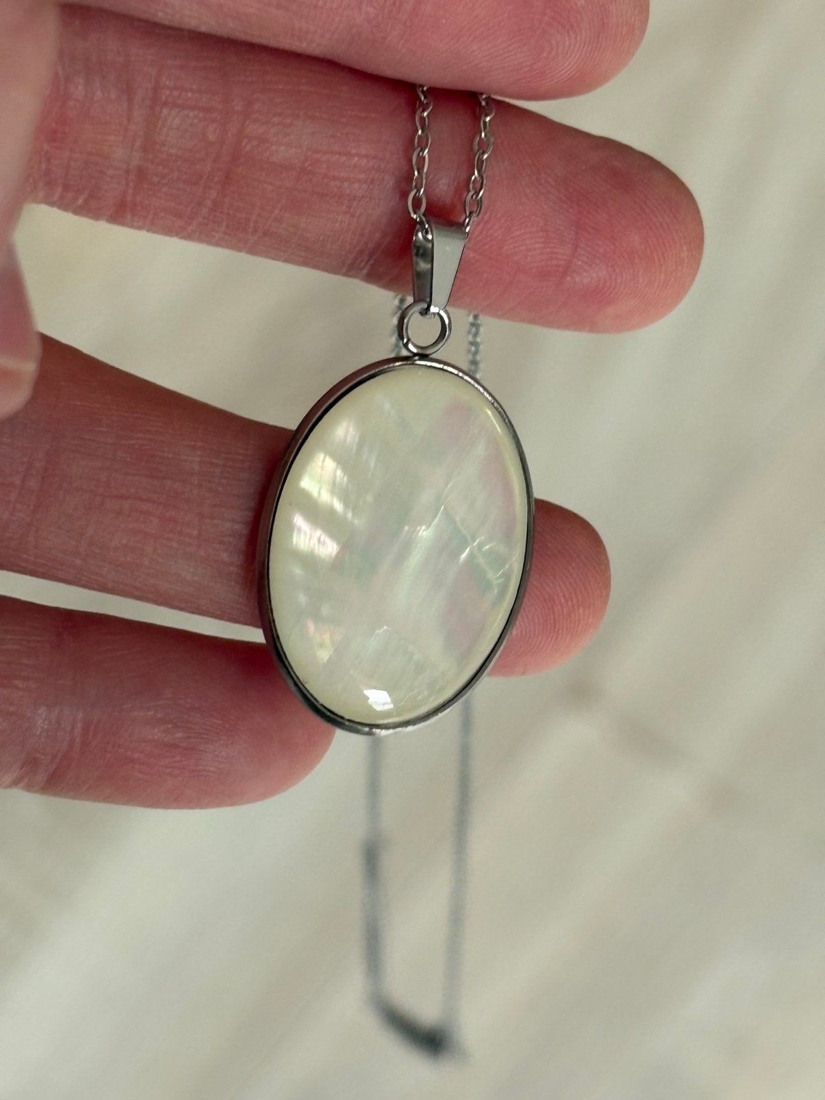 Prachtige Parelmoer Hanger met RVS Ketting, Wit, Nieuw, Cariadgems@hotmail.com, Ophalen of Verzenden
