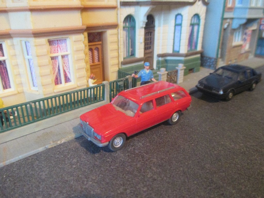 Mercedes Benz S123 250T Wiking Rood (gemodificeerd) 240 300, Ophalen of Verzenden, Gebruikt, Auto, Wiking