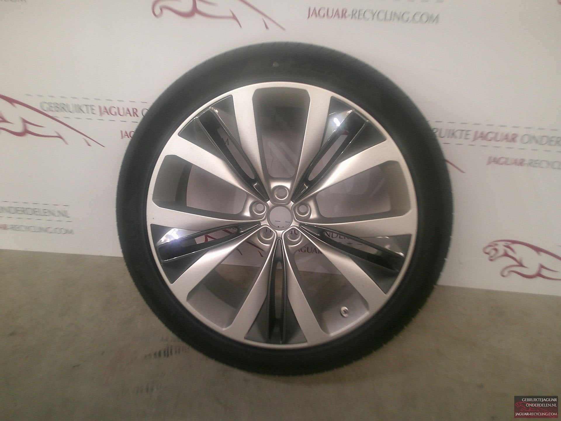 Jaguar F-Pace  22″ Double Helix met 15 spaken en afwerking i, Gebruikt, -, 265 mm, -