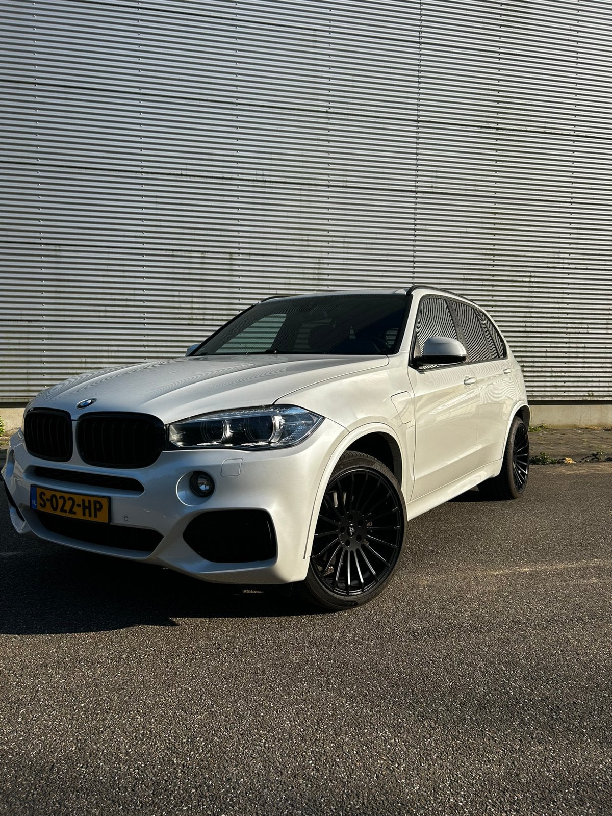 BMW X5 Xdrive40e Iperformance 313pk Aut 2017 Wit, Auto's, 4 cilinders, Wit, Vierwielaandrijving, 147 €/maand