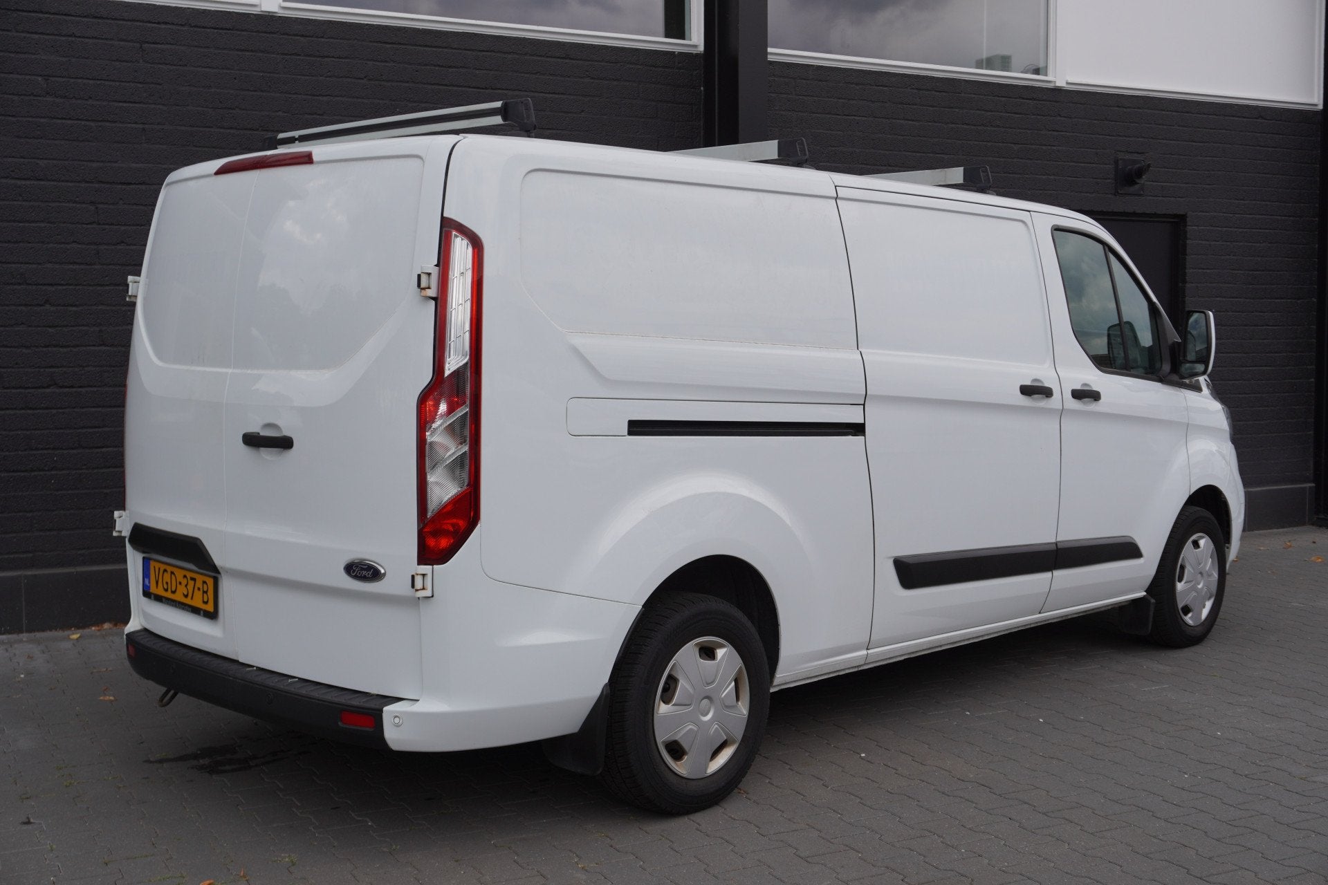Ford Transit Custom 2.0 TDCI L2 EURO 6 - Airco - Navi - Crui, Voorwielaandrijving, 4 cilinders, Wit, Origineel Nederlands