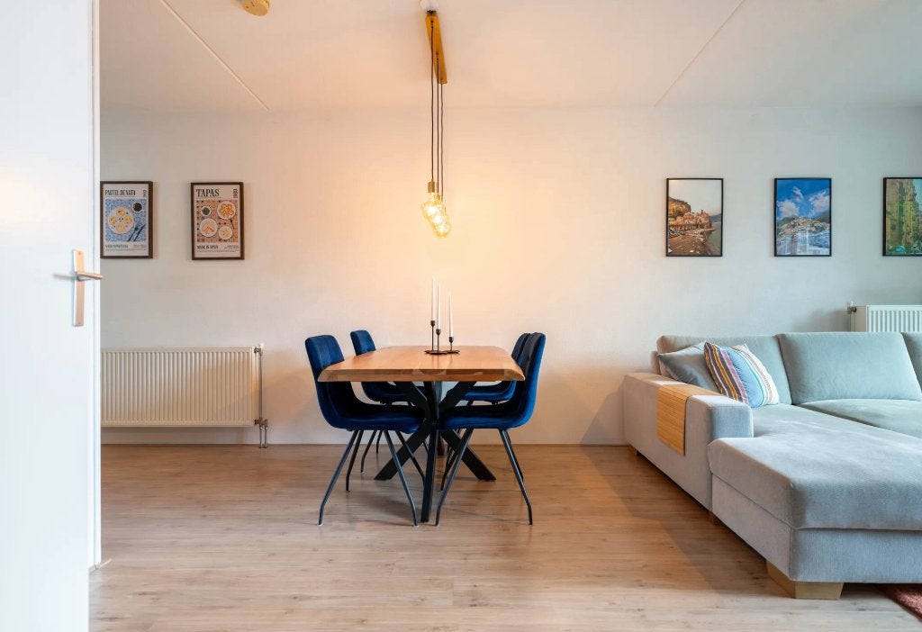 Boomstamtafel 160 cm + 4 Bronx71 Velvet stoelen, Ophalen, Zo goed als nieuw, Industrieel, 4 tot 6 stoelen