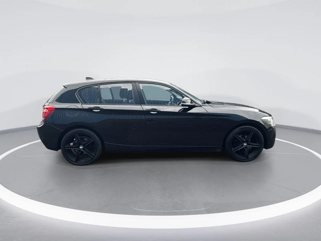 BMW 1-Serie 116I 100KW 5DR 2011 Zwart, Auto's, BMW, 1-Serie, 4 cilinders, Zwart, 1200 kg