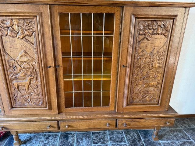 Prachtige Oude Eiken Servieskast met Uniek Houtsnijwerk, Huis en Inrichting, Kasten | Vitrinekasten, Ophalen, Glas, Gebruikt, Klassiek