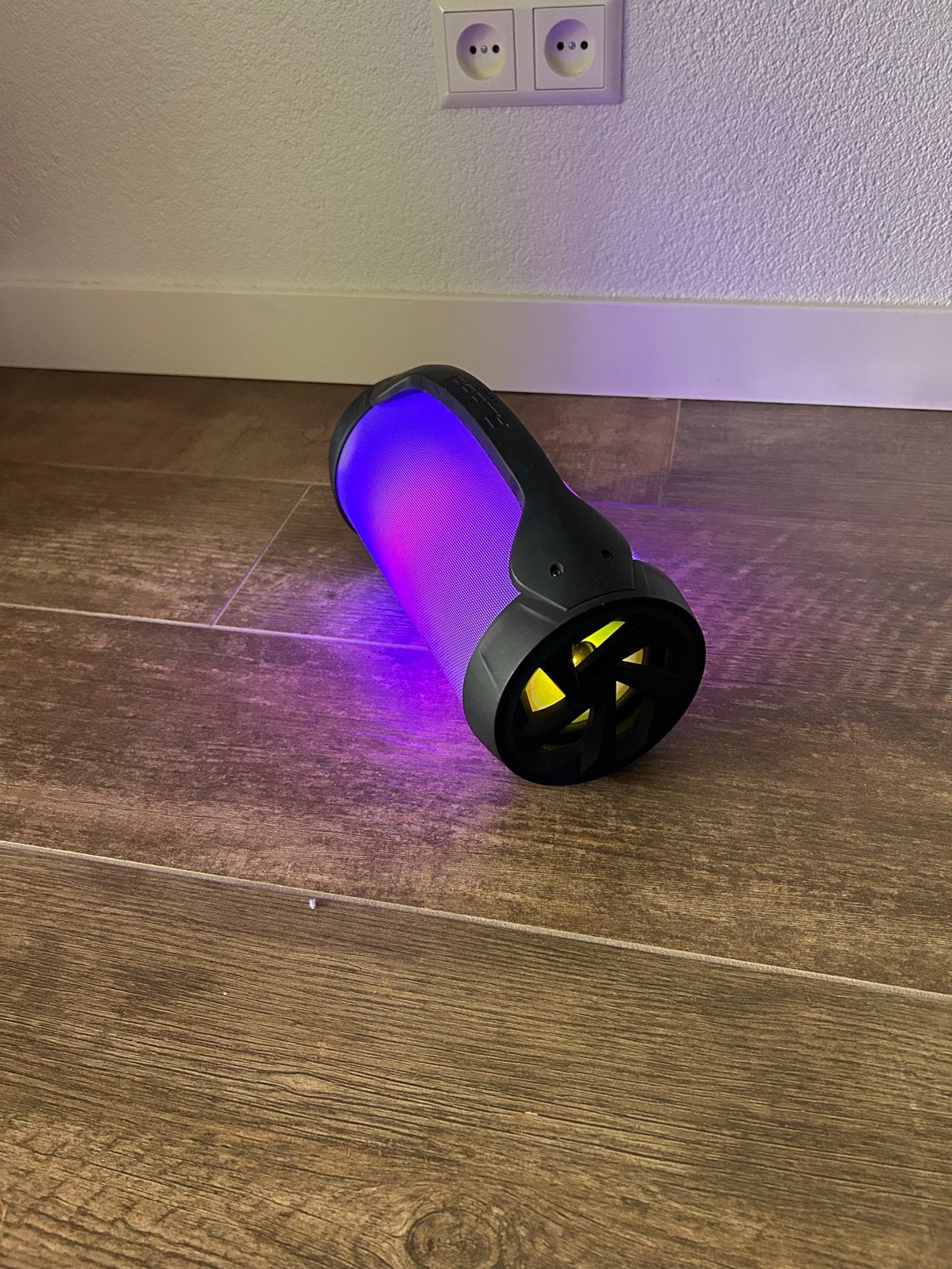 Draagbare speaker met lichteffecten en diverse aansluitingen, Gebruikt, Draagbare speaker, AUX-ingang, Minder dan 60 watt