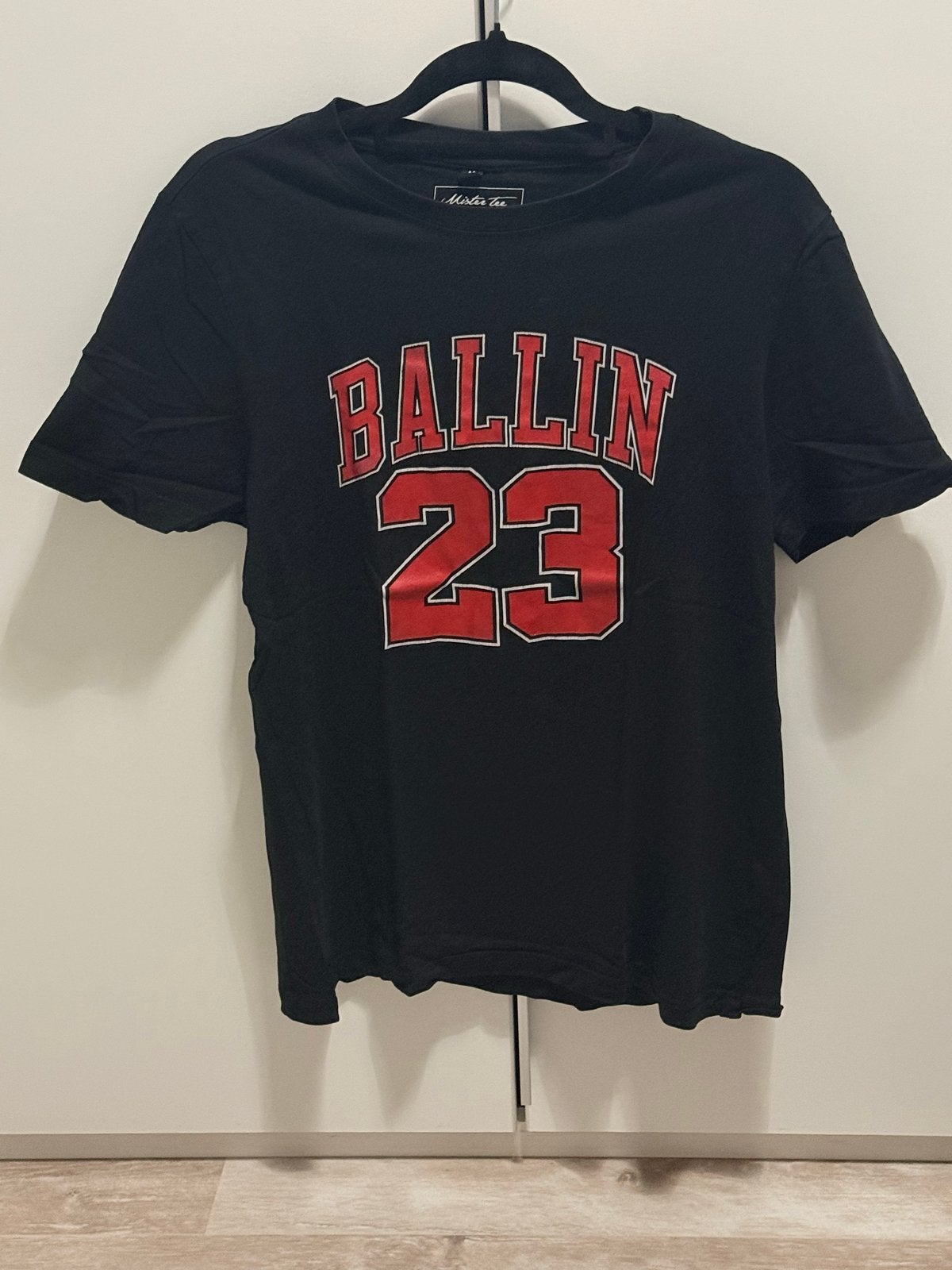 Mister Tee T-shirt "Ballin 23" - Maat M, Ophalen of Verzenden, Zo goed als nieuw, Maat 48/50 (M), Zwart