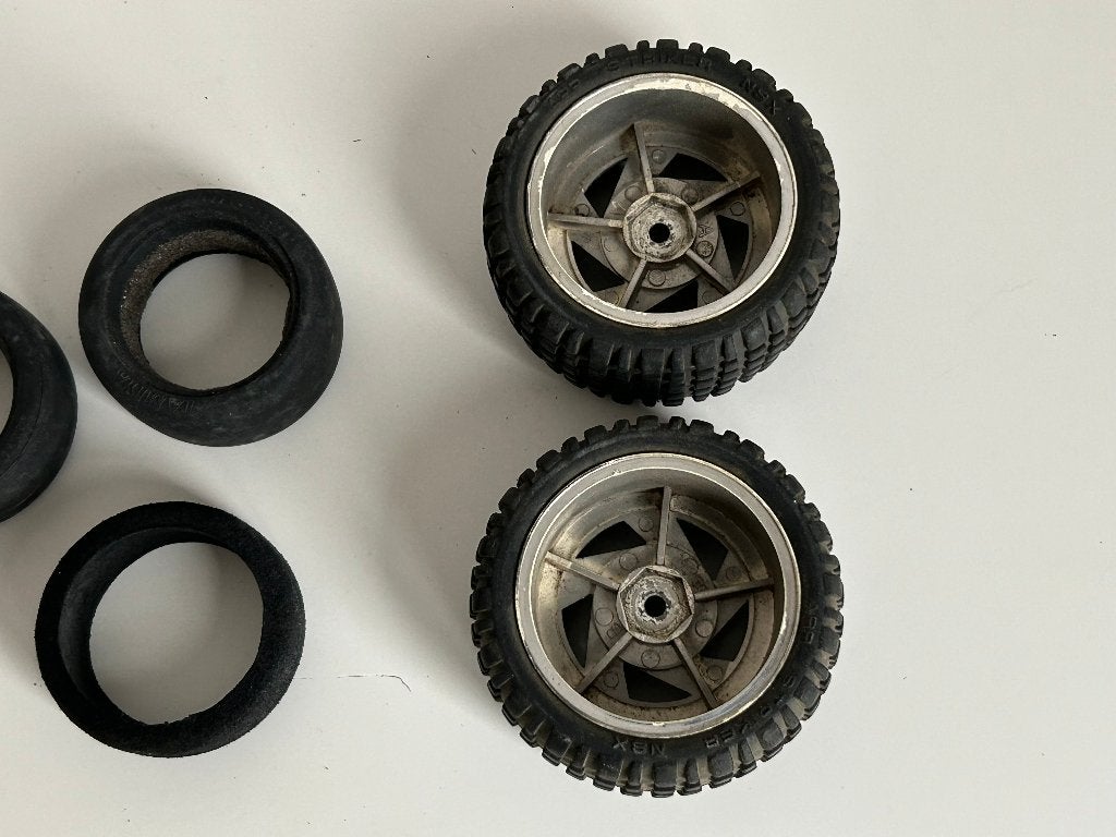 Restant rc banden o.a. Tamiya M-chassis 1/10 rc auto, Ophalen of Verzenden, Gebruikt, Onderdeel