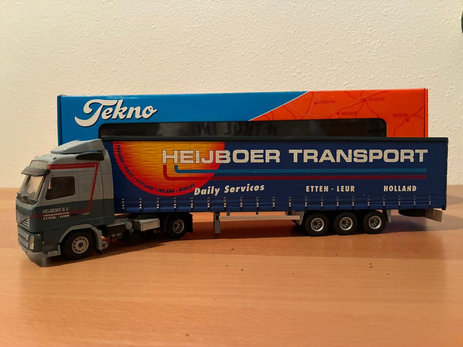 Tekno Volvo FH met oplegger uitvoering Heijboer, Hobby en Vrije tijd, Modelauto's | 1:50, Ophalen of Verzenden, Zo goed als nieuw