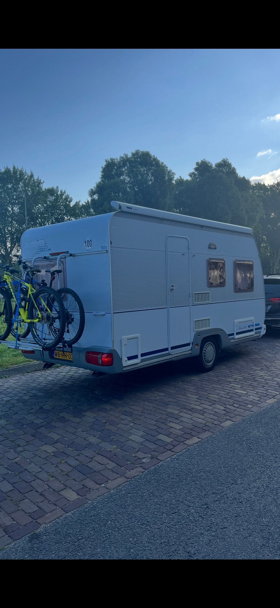 Dethleffs New line 420 Carvan met Mover en Luifel, Caravans en Kamperen, Caravans, Particulier, Fietsenrek, Standaardzit, Vast bed