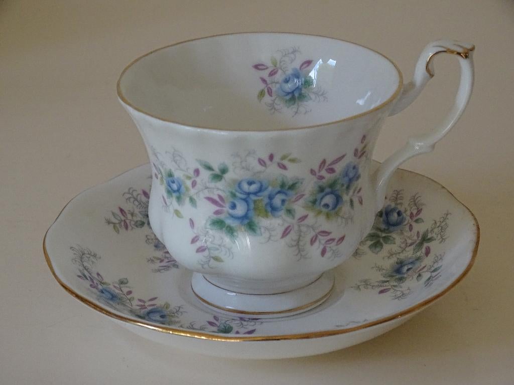 Servies, Engels, Royal Albert, BLUE BLOSSOM, als nieuw, Antiek en Kunst, Ophalen of Verzenden