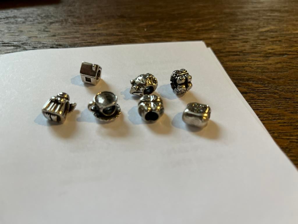 Pandora leuke bedels., Pandora, Ophalen of Verzenden, Zo goed als nieuw, 4 bedels of meer
