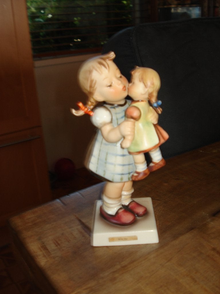 hummel no. 311 KISS ME (OLD STYLE), Ophalen of Verzenden, Zo goed als nieuw, Hummel