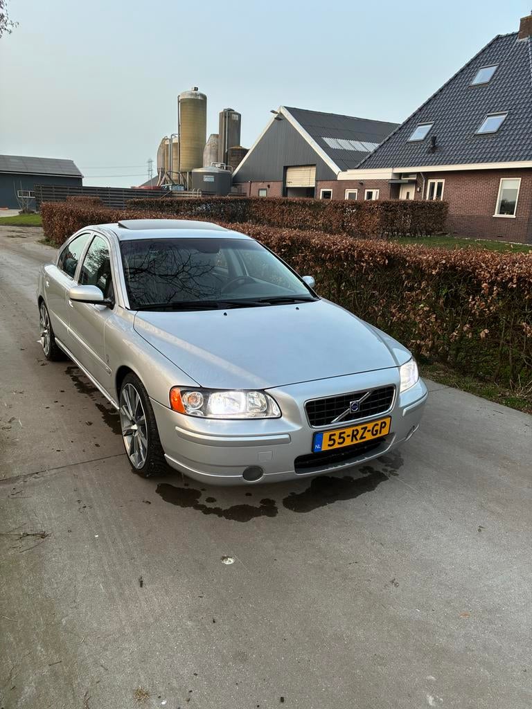 Volvo S60 2.0 T AUT 2005 Grijs, Xenon verlichting, 1984 cc, 179 pk, Particulier