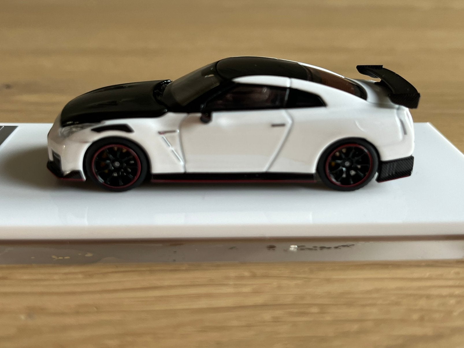 1:64 Motorhelix Nissan GT-R NISMO (R35) Special Edition wit, Ophalen of Verzenden, Nieuw, Auto