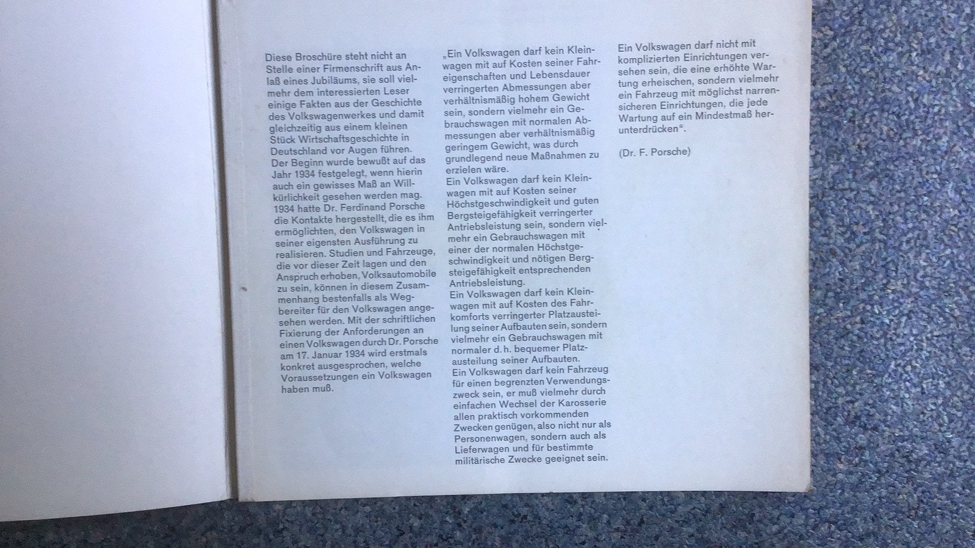 VOLKSWAGEN GESCHIEDENIS BOEKJE TM 1973 VOORWOORD F. PORSCHE, Ophalen of Verzenden, Zo goed als nieuw, Volkswagen