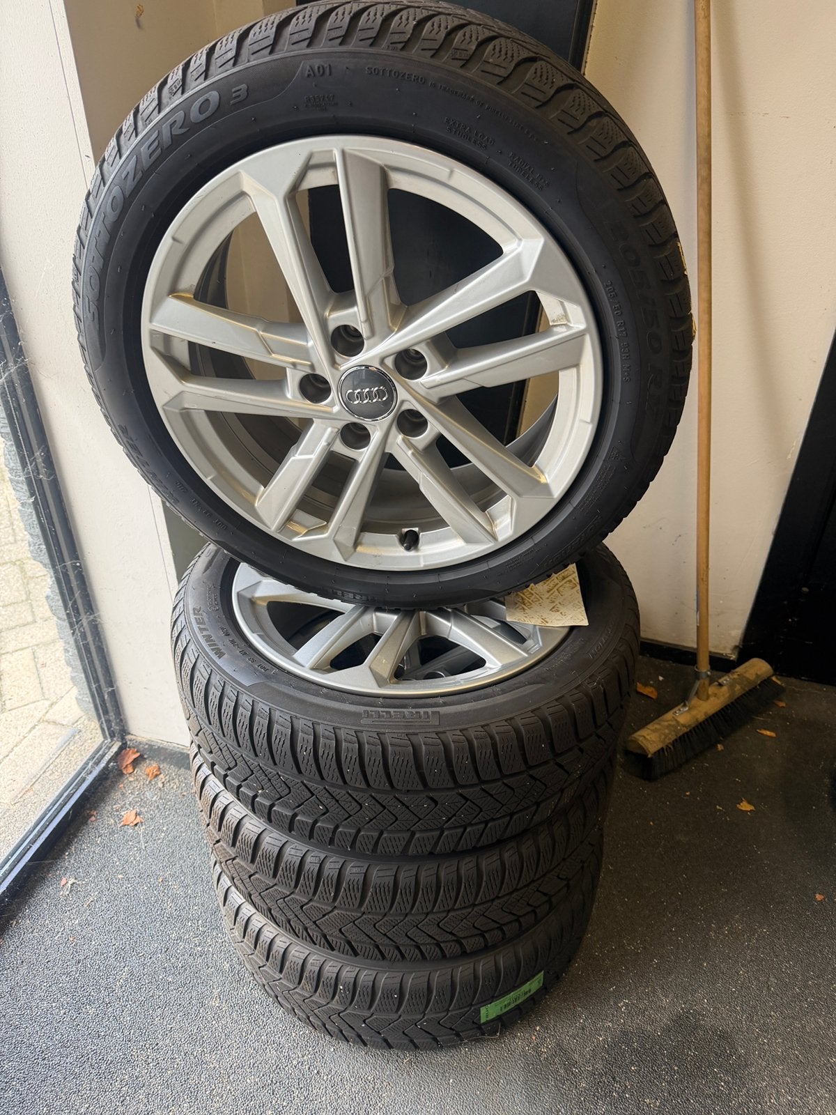 Audi A3/A4 Velgen set met Pirelli Winter Banden 205/50/17, Ophalen, Gebruikt, Banden en Velgen, 17 inch