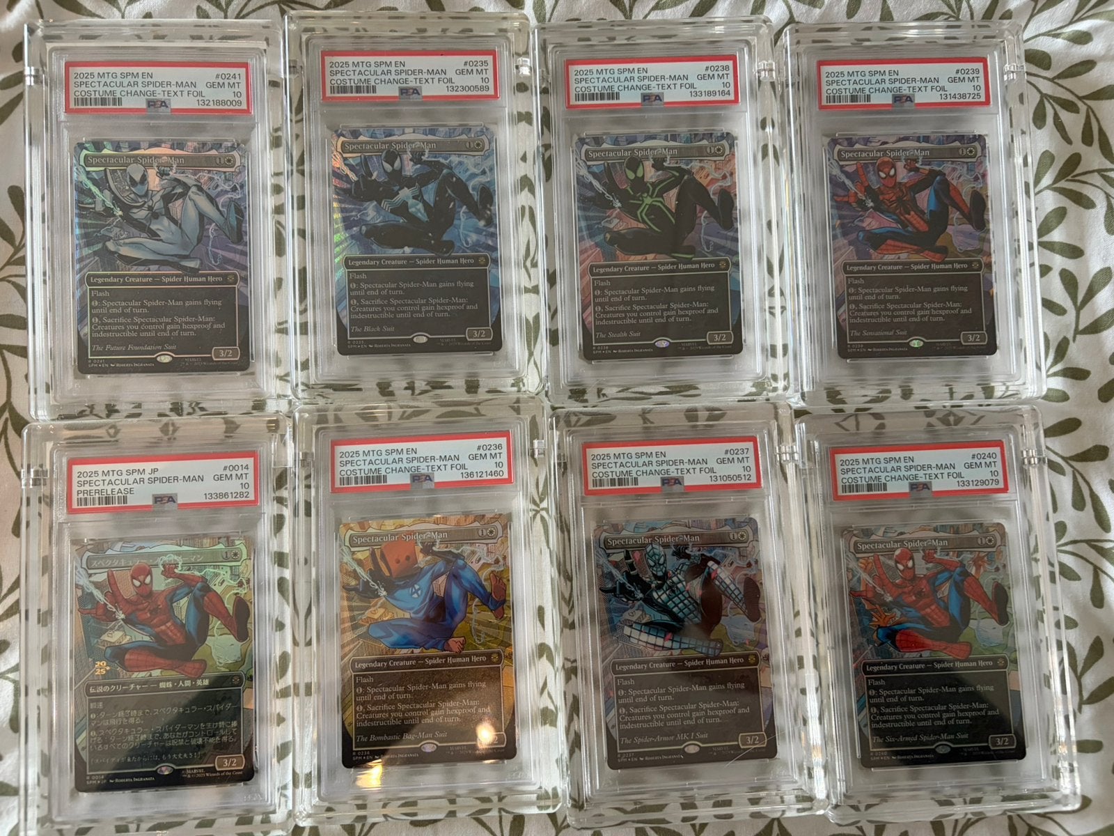 SET 8 PSA 10 | Spectacular Spider-Man Costume Textured Foil, Ophalen of Verzenden, Nieuw, Losse kaart, Foil