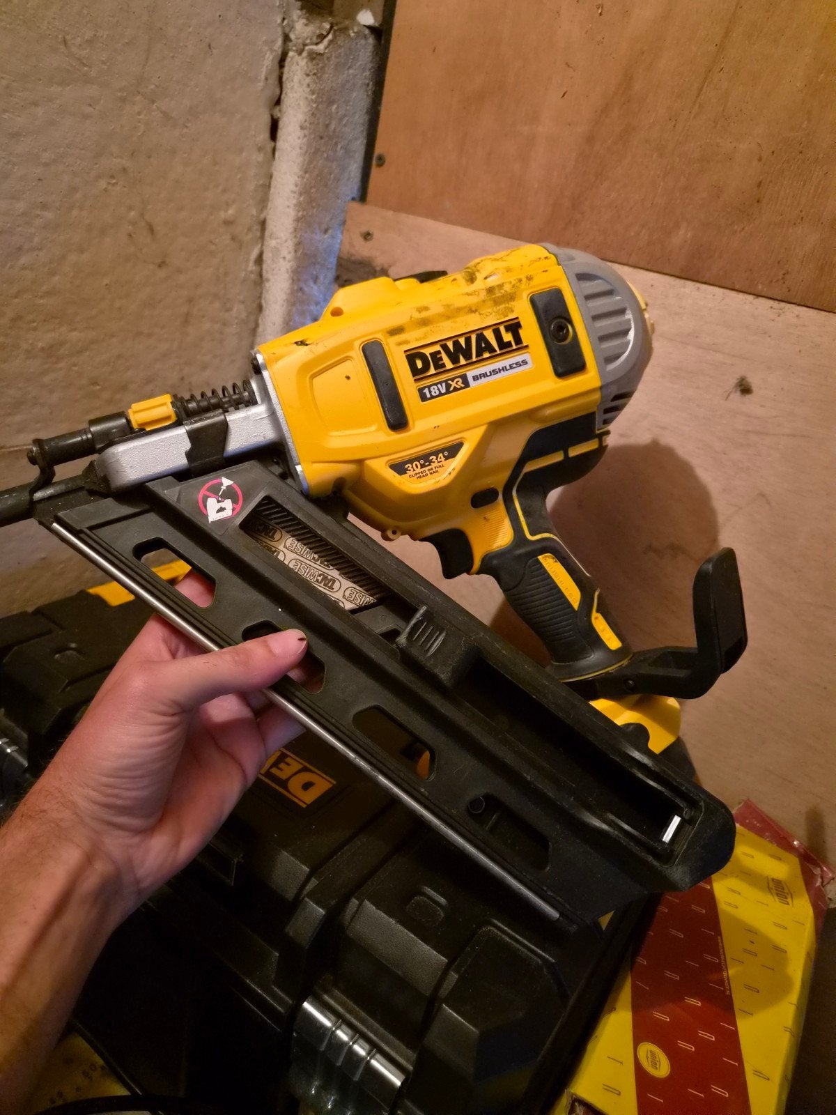 Dewalt tacker DCN692 constructietacker met nagels, Ophalen, Nieuw