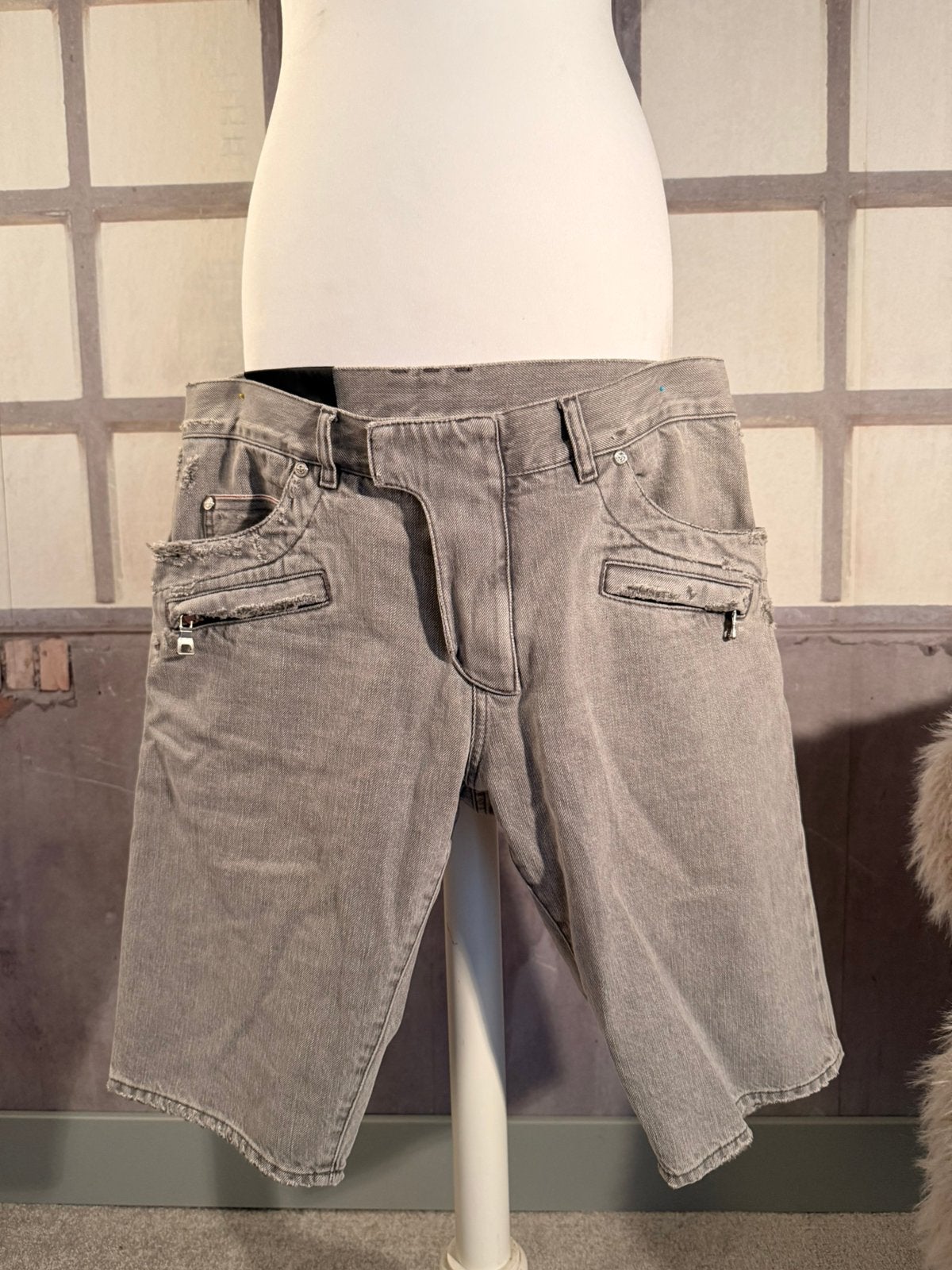 Balmain Denim Short Grijs Maat 33 – Origineel, Ophalen of Verzenden, Zo goed als nieuw, Grijs, W33 - W34 (confectie 48/50)