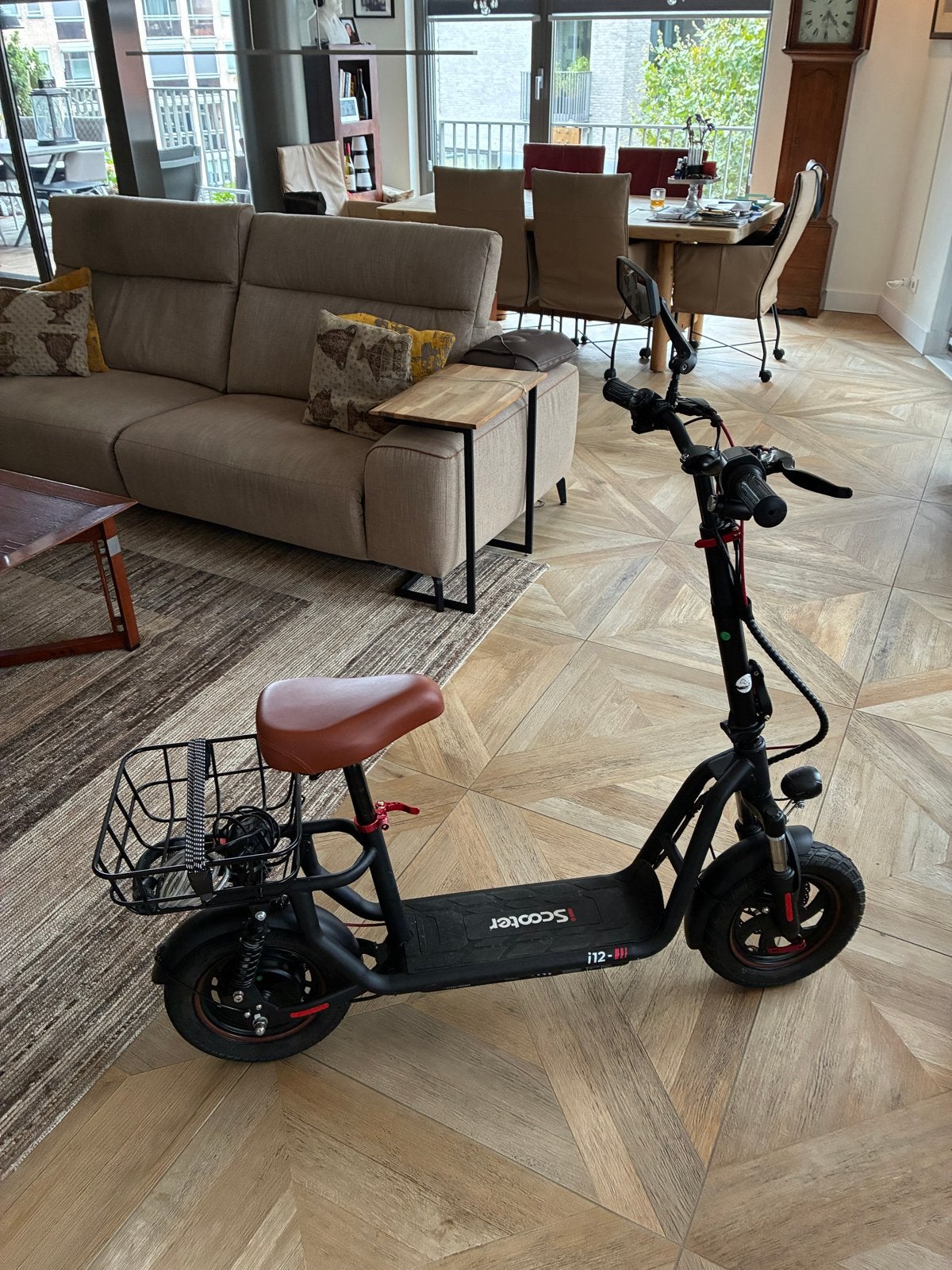 Elektrische e step met zadel en mandje - Zo goed als nieuw, Ophalen of Verzenden, Zo goed als nieuw, Elektrische step (E-scooter)